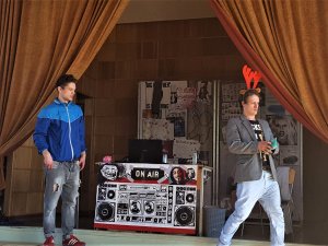 Siguldas pilsētas vidusskolā viesojas Goda teātris 