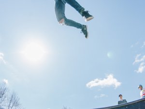 Raiņa parkā atklāta aktīvās atpūtas sezona