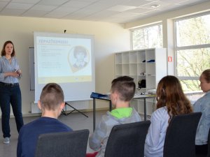 Laurenču sākumskolā viesojas Eiropas lietu eksperte Kristīne Vlagsma