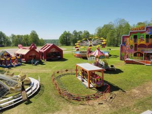 Siguldā darbojas mobilais atrakciju parks