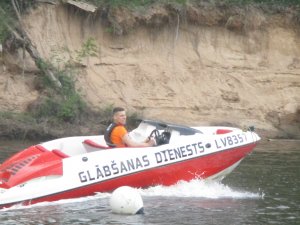Gaujas pludmalē darbu uzsākuši kārtībnieki glābēji