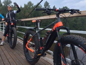 Izzini Siguldas vēsturi velobraucienā ar Fatbike divriteņiem