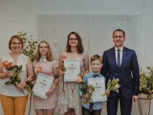 Apbalvoti skolēni par sasniegumiem valsts olimpiādēs, konkursos un sacensībās