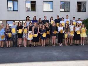 Siguldas Valsts ģimnāzijas godināti izcilākie skolēni