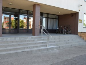 Pie Siguldas Valsts ģimnāzijas uzstādītas atbalsta margas