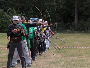 Novadnieku panākumi atklātajā čempionātā loka šaušanā veterāniem