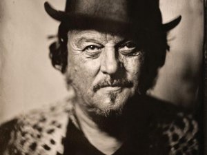 Piektdien Siguldas pilsdrupās ar vērienīgu koncertu uzstāsies roka zvaigzne Zucchero