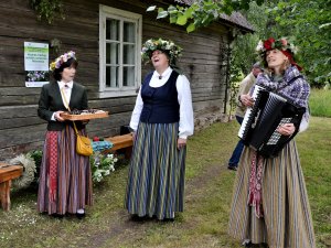 Mores pagastā ar tradīcijām un rituāliem aizvadīta Pēterdiena