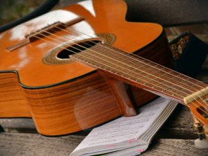 Aicina piedalīties koncertā konkursā „Dziesma manai paaudzei”