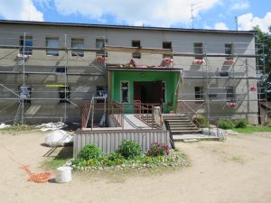 Uzsākta vienkāršotās fasādes atjaunošana sociālās aprūpes mājā „Gaismiņas”