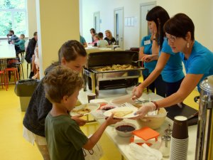 Laurenču sākumskolā aizvadītas 1.septembra pankūku brokastis