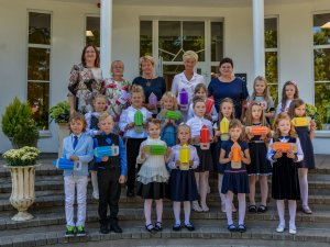 16 skolēni veiksmīgi uzsākuši mācības jaunizveidotajā mākslu klasē