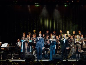 Maestro Raimonds Pauls iespēlējis „Siguldas devona” jauno flīģeli un apskaņošanas sistēmu