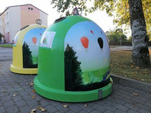 Konteineri šķirotajiem atkritumiem pie Raiņa parka piedzīvo pārvērtības