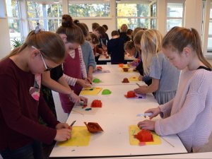 Laurenču sākumskolas skolēni atzīmē Vispasaules roku mazgāšanas dienu