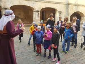 Allažu pamatskolas „Gada klases” dodas ekskursijā uz Jaunpils pili