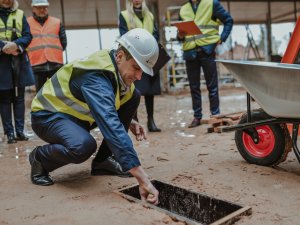 Ģimnāzijas simtgadē skolas jaunā korpusa pamatos iemūrēts vēstījums nākamajām paaudzēm