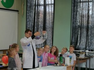 Siguldas pilsētas vidusskolā viesojās zinātniskais teātris „Laboratorium”