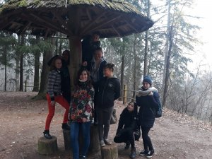 Mores pamatskolas skolēni dodas ekskursijā un piedalās lāzertaga spēlē