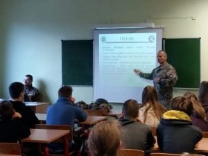 Siguldas 1.pamatskolā viesojas zemessargi