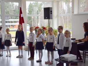 Laurenču sākumskolā aizvadīti Latvijas simtgadei veltīti pasākumi