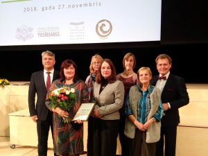 Biedrība „Cerību spārni” saņem Atzinības rakstu