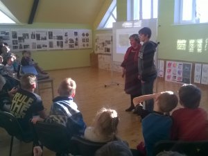 Allažu pamatskolā atklāta izstāde „Teodors Zaļkalns”