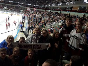 Siguldas Valsts ģimnāzijas skolēni piedalās labdarības akcijā