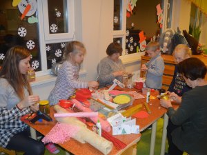 Bērnudārza „Pasaciņa” audzēkņi gatavo dāvanas labdarībai