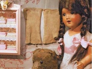 Apmeklētājiem pieejama antīko leļļu izstāde „Kofermājiņu ceļojums”