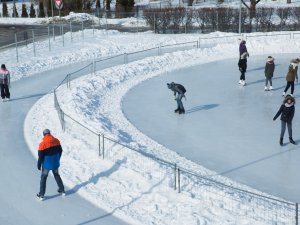 Atvērta publiskā slidotava pie Siguldas Sporta centra