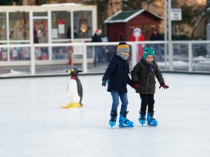  Bērni un pieaugušie aicināti apgūt slidotprasmi