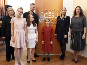 „Baltā flīģeļa” audzēknēm pārliecinošs sniegums solo dziedāšanas konkursā