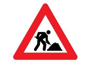 Konstatēti defekti vairākos pēdējos gados asfaltēto ielu posmos; būvniekiem tie būs jānovērš