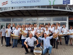 Pūtēju orķestris „Sudrabskaņa” saņem diplomu novadu skatē