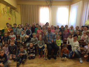 Allažu pirmskolas izglītības grupas iepazīst teātra pasaules aizkulises