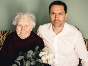 Pašvaldības domes priekšsēdētājs sveic novadnieci 100.dzimšanas dienā