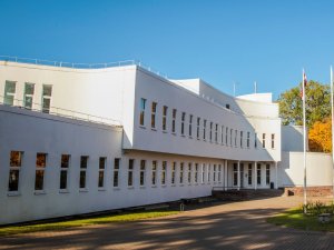 Mākslu skola „Baltais flīģelis” uzņem audzēkņus; aicina reģistrēties e-vidē