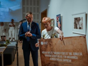 Mākslu skola „Baltais flīģelis” no pašvaldības dāvanā saņem vasarnīcu Šveices ielā 17B