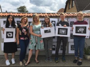 Durvis vērs „Grafikas vasaras skolas” audzēkņu un pasniedzēju darbu izstāde