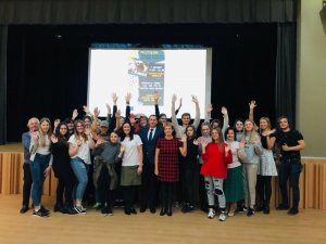 Aizvadīta jauniešu un deputātu diskusija “Kafija ar politiķiem”