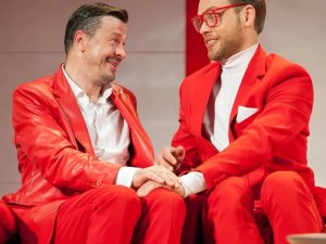 Kultūras centrs “Siguldas devons” aicina uz komēdiju “Paldies Tev, draudziņ”