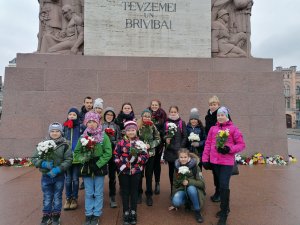 Izglītības iestāžu audzēkņi Allažos piedalās aktivitātēs latviskās noskaņās