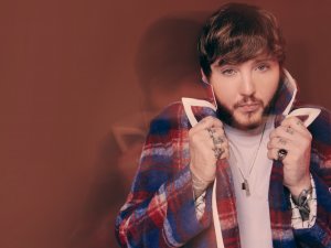 Augustā Siguldas pilsdrupu estrādē uzstāsies dziesminieks Džeimss Arturs