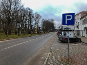 Lai nodrošinātu pakalpojumu pieejamību, tiks ierobežots stāvēšanas laiks pilsētas centrālajās autostāvvietās