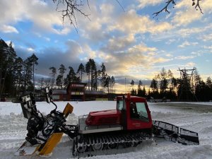 PAPILDINĀTS: Distanču slēpotājiem Fischer Slēpošanas centrā atvērts 200 metru garš stadiona aplis
