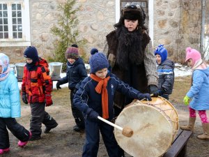Pirmsskolas vecuma bērnus aicina uz izglītojošu programmu “Meteņi Turaidā”