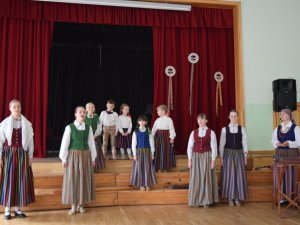 Allažu pagasta Tautas nama folkloras kopa iegūst I pakāpes diplomu