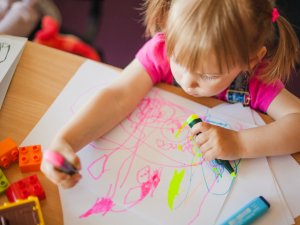 Bāriņtiesa aicina ziņot par iespējamu bērnu apdraudējumu ārkārtējās situācijas laikā