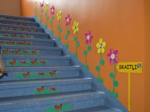 Izglītības iestādēs līdztekus attālināto mācību nodrošināšanai veic citus darbus